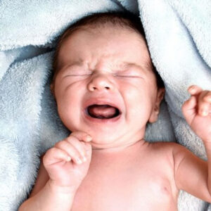 بررسی دلایل گریه کردن نوزاد | نی‎نی‎جو