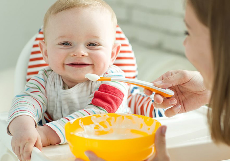 غذای کمکی نوزاد