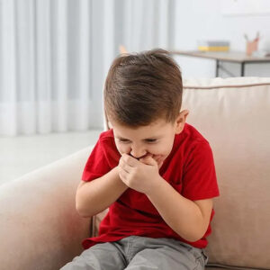 راهنمای کامل تهیه غذا برای درمان استفراغ کودک | نی‎نی‎جو