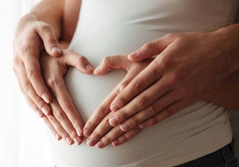 سن مناسب برای بارداری و تاثیر آن بر سلامت مادر و جنین | نی‎نی‎جو